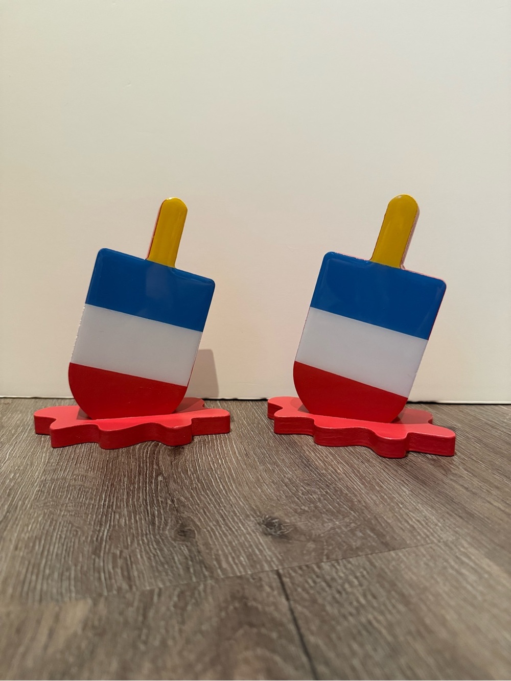 Cute HEB Wooden Melting Popsicle Decorations- Red, White & Blue- Set of 2- NWT